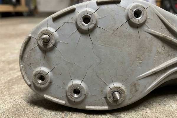 base plate stress fracture analysis cracked spike shoe base plate showing radial crack patterns emanating from spike holes